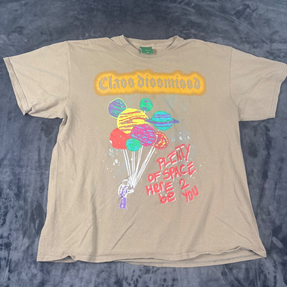 Class Dismissed Graphic T-Shirt Mens XL Tan Space Alien Creative Space 3788
